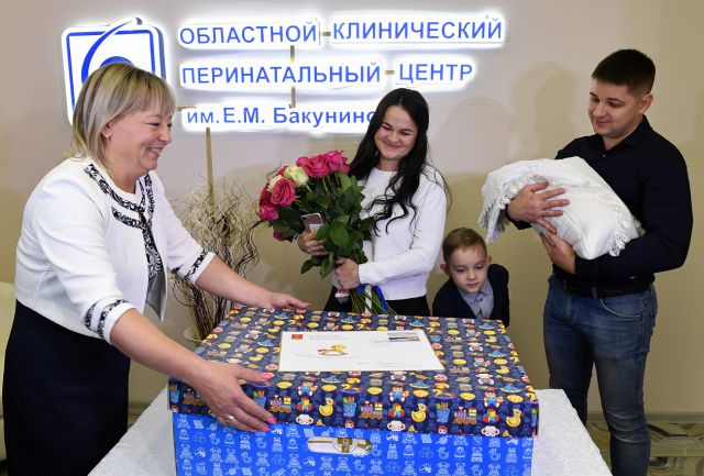 В Тверской области подарки для новорожденных получили 54 семьи